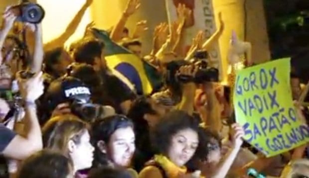 Gay Brazilians greet Pope with a kiss-in