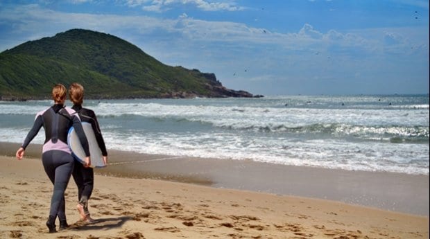 Lesbian surfers ‘hang 10’ in Brazil