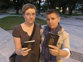Canadian border guard tells lesbian couple to fill out separate forms