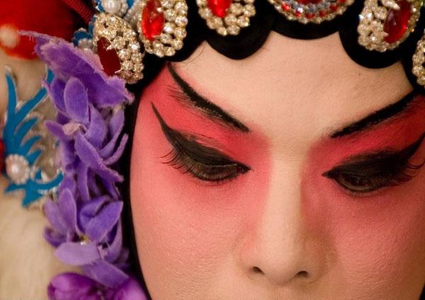 Piquing interest in Peking opera
