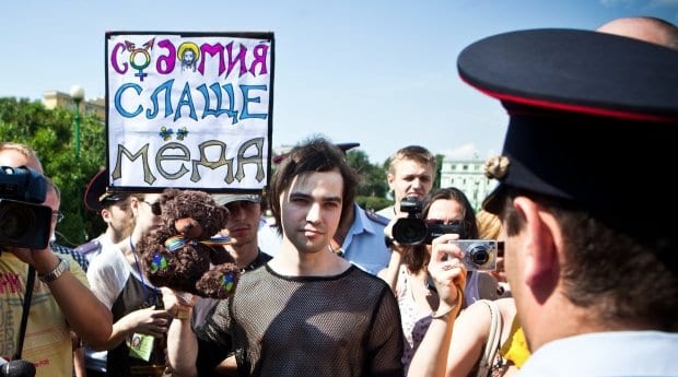 Gay man arrested at otherwise peaceful St Petersburg Pride