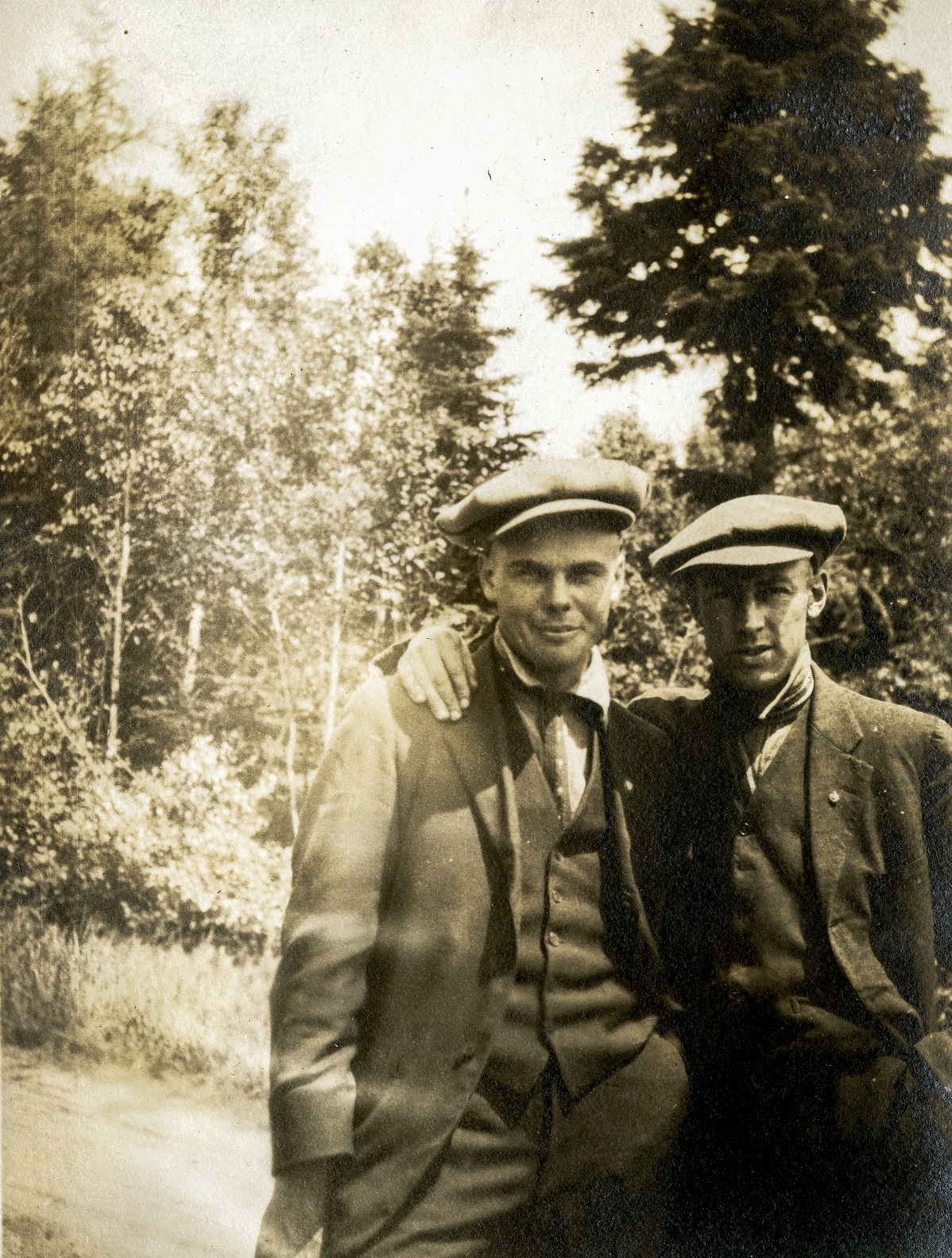 Rural queers Cub and Len in 1926