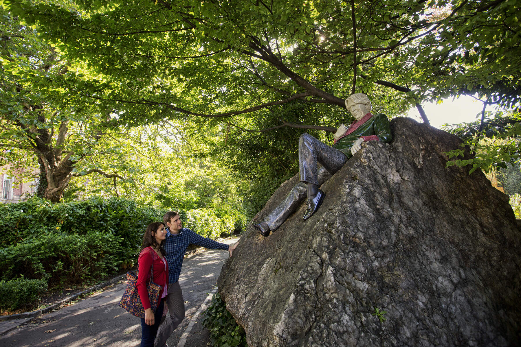 Must-see LGBTQ2S+ monuments: Oscar Wilde