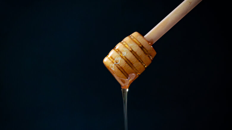 Honey dripping
